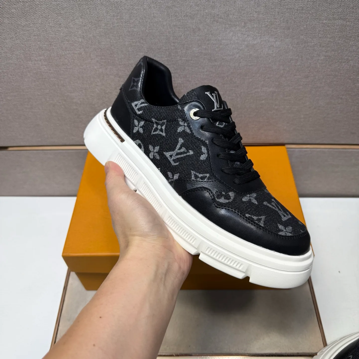 ⬛️Men's shoes 💰p400 [LV～] Men's casual shoes 2025z cabinet sales simultaneously 🔶Size: 38-44#️⃣ 🔷2 colors🔜The upper is made of multi-material splicing➕Genuine leather lining, comfortable and breathable, sole: original comfortable and wear-resistant outsole, ⚠️Real shot📱Photographed🎬The real thing is better📢📢📢